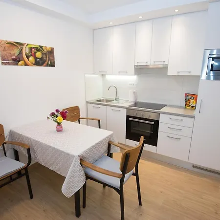 Cozy Honeymoon Apartment In The Old Town Split