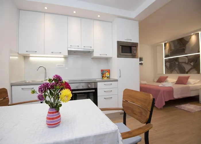 Cozy Honeymoon Apartment In The Old Town Lägenhet