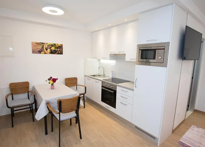 Cozy Honeymoon Apartment In The Old Town Lägenhet